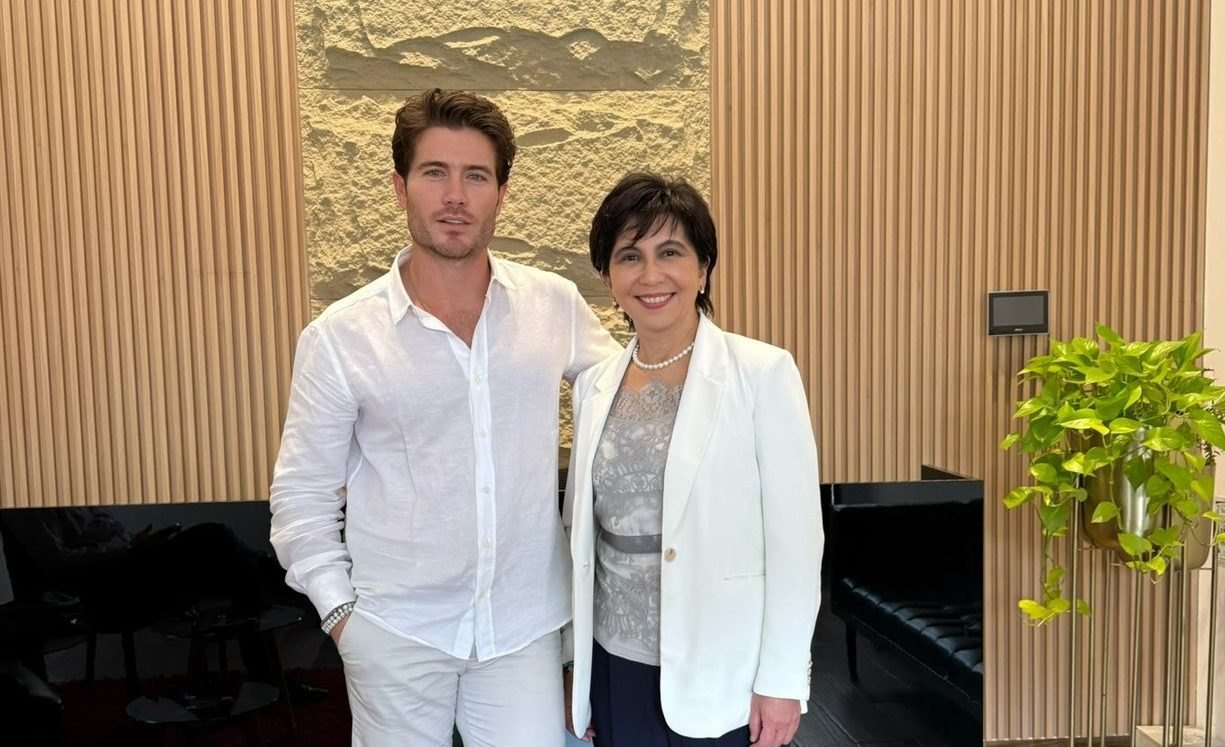 Omar Novelo with Dr. Mari Dezawa at the Neorgana clinic